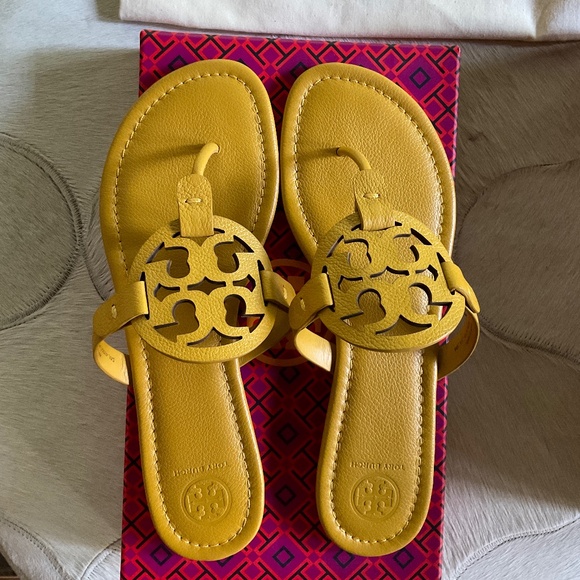 NWT -Tory Burch Sandal - Picture 1 of 5